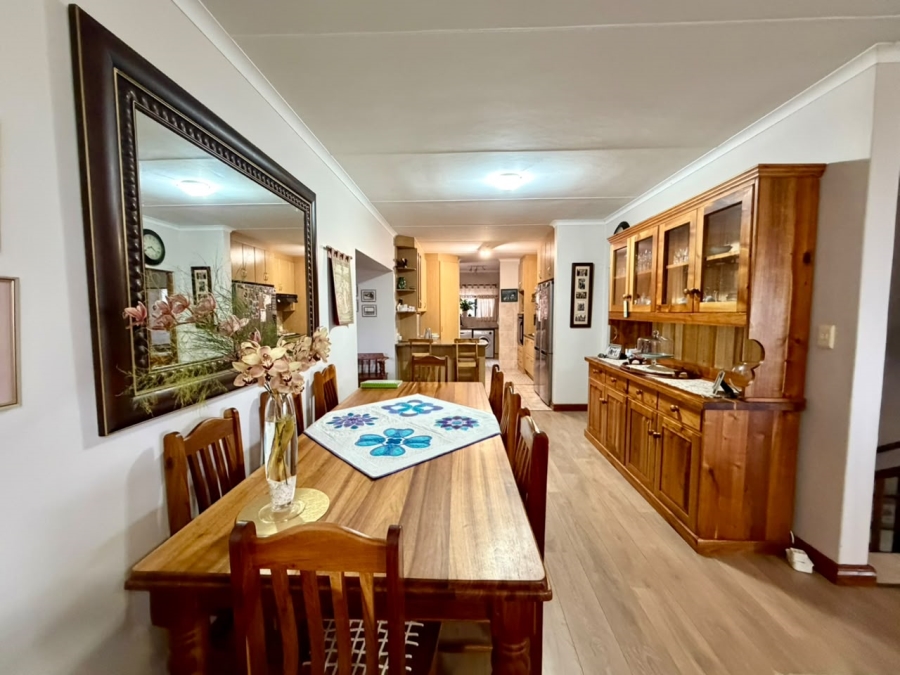 4 Bedroom Property for Sale in Fraaiuitsig Western Cape
